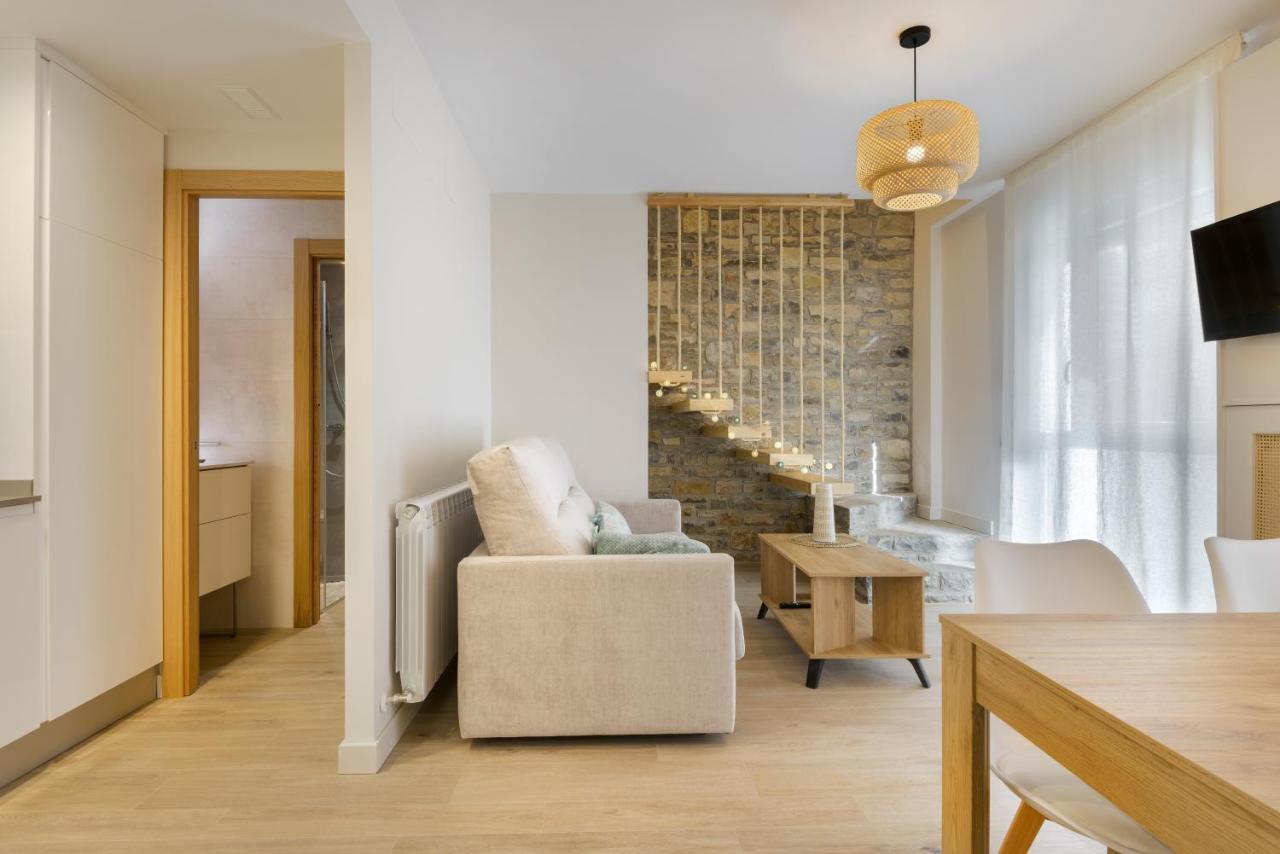 Apartamentos La Muralla De Хака Екстер'єр фото