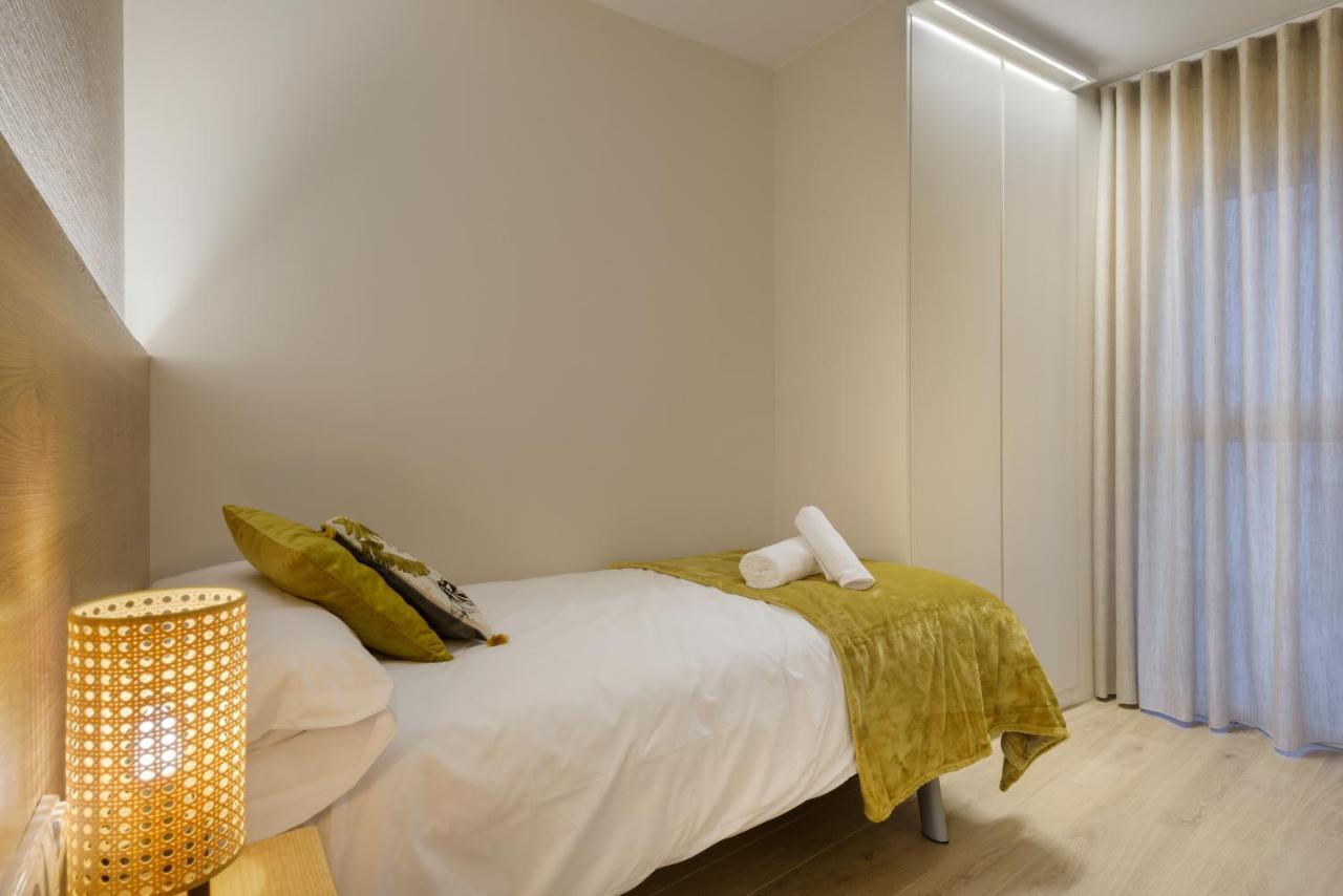 Apartamentos La Muralla De Хака Екстер'єр фото