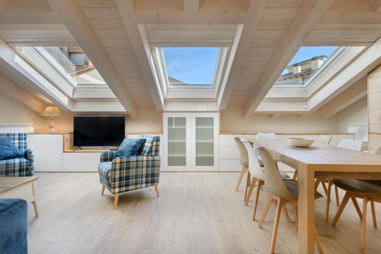 Apartamentos La Muralla De Хака Екстер'єр фото
