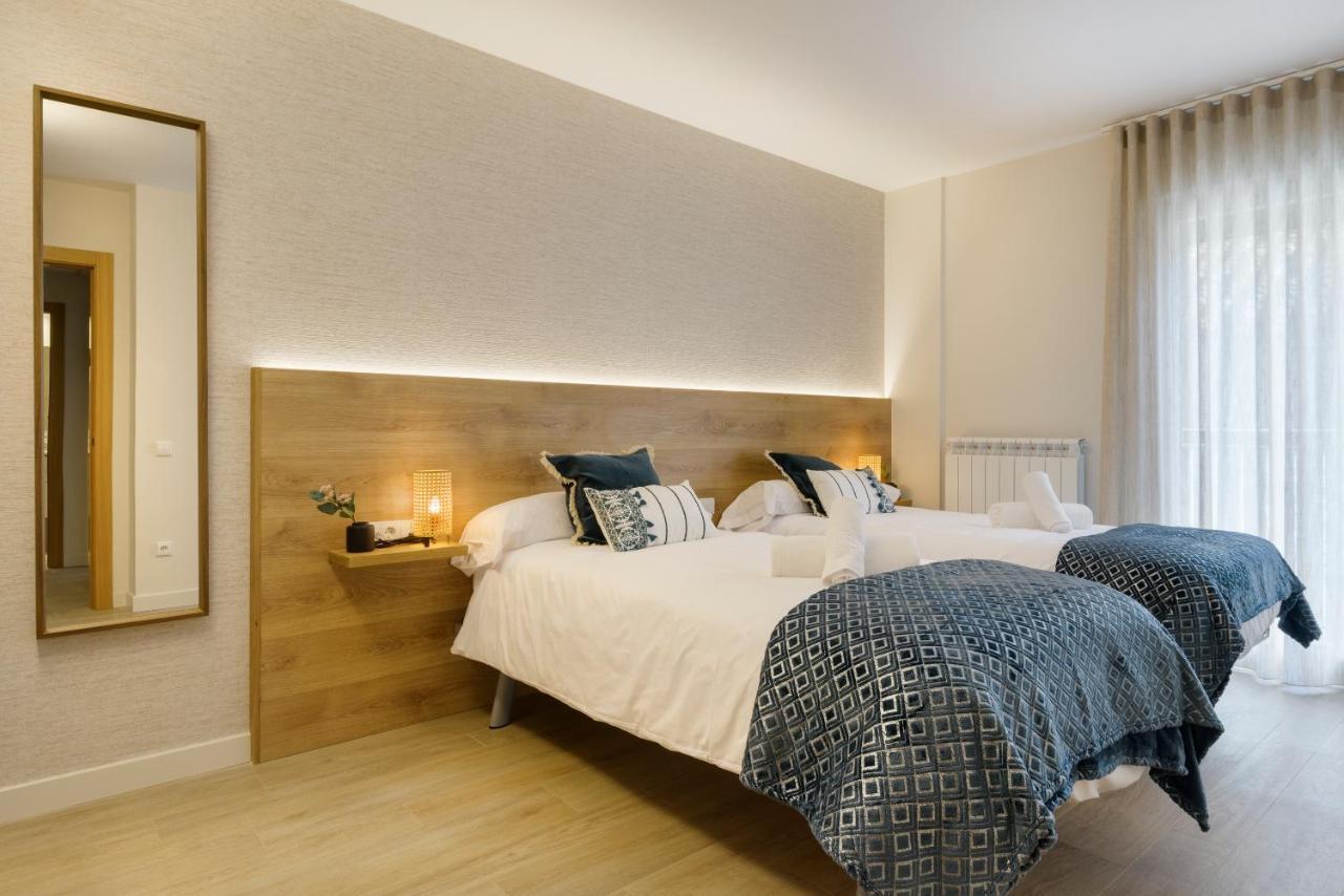 Apartamentos La Muralla De Хака Екстер'єр фото