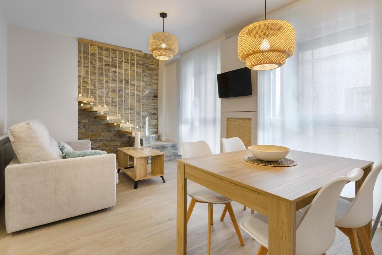 Apartamentos La Muralla De Хака Екстер'єр фото