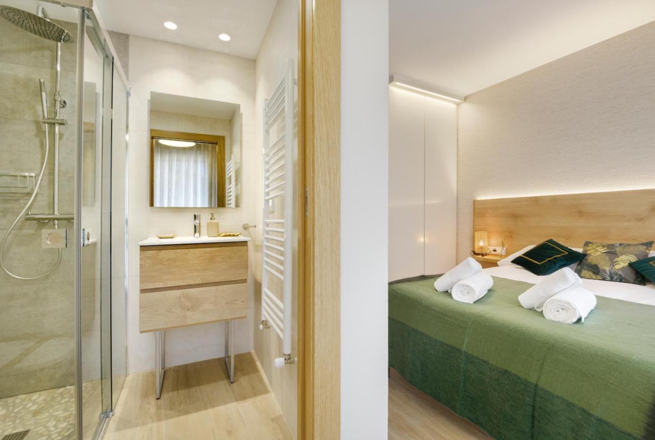 Apartamentos La Muralla De Хака Екстер'єр фото