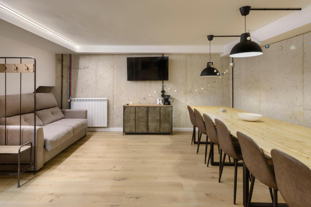 Apartamentos La Muralla De Хака Екстер'єр фото